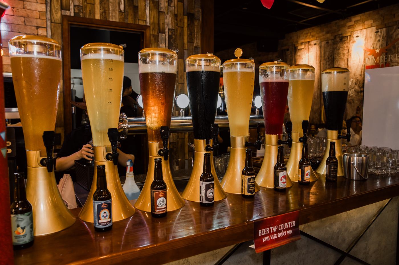 Dãy tháp bia craft nhiều màu